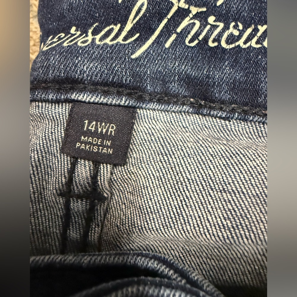 Universal Thread Women's Dark Blue Jean Shorts - Picture 3 of 4